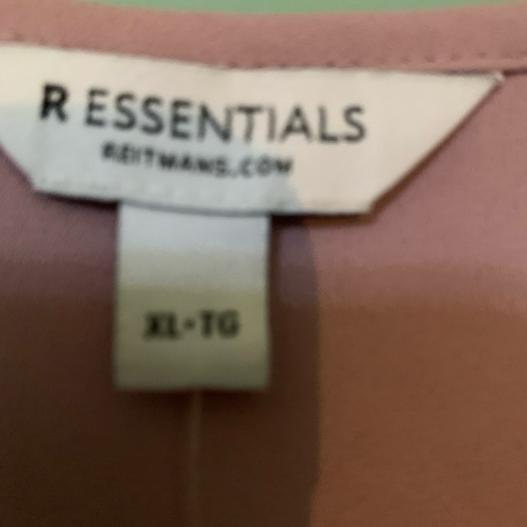 Reitmans xl short sleeved blouse. - Picture 3 of 3